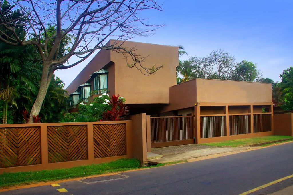 Lodge 19 Negombo Buitenkant foto