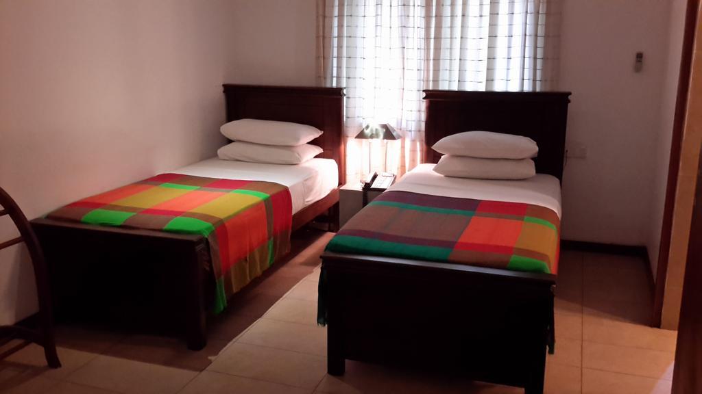 Lodge 19 Negombo Buitenkant foto
