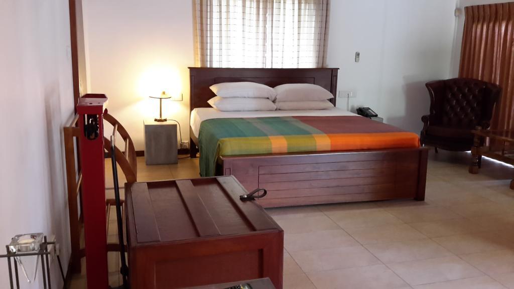 Lodge 19 Negombo Buitenkant foto